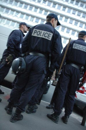 La police se prépare (2)