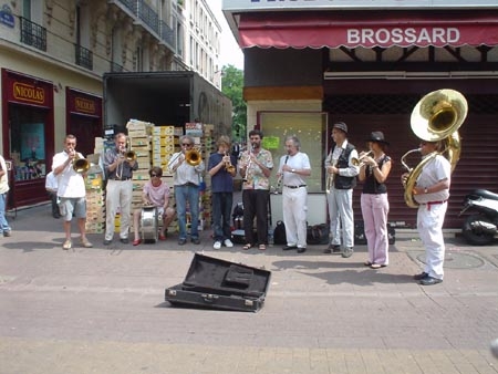 ...non loin de la Fanfare...