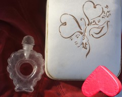 Nina Ricci dans flacon Lalique 72.jpg